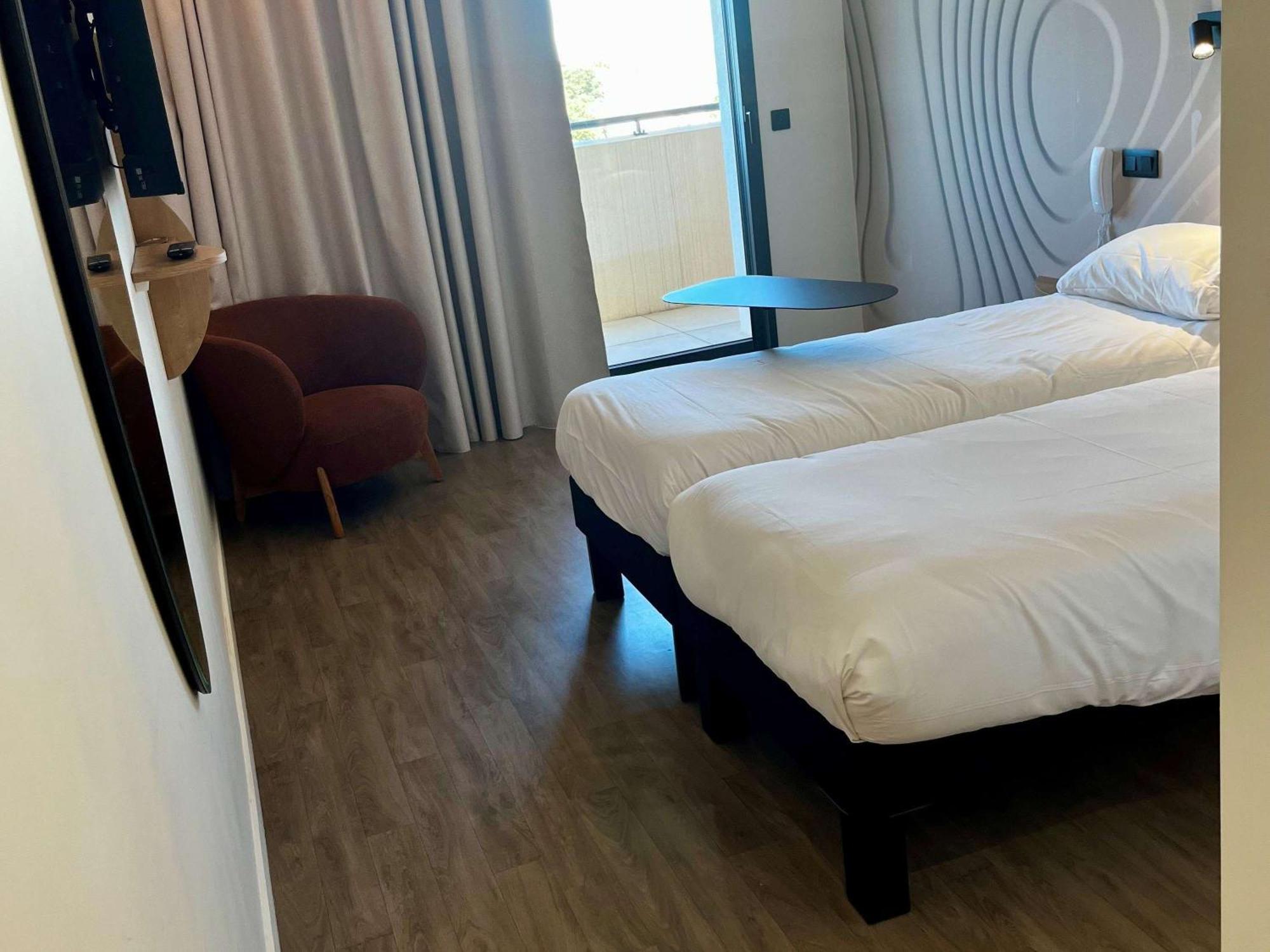 Ibis Styles Cabries Aix-En-Provence Tgv Hotell Exteriör bild