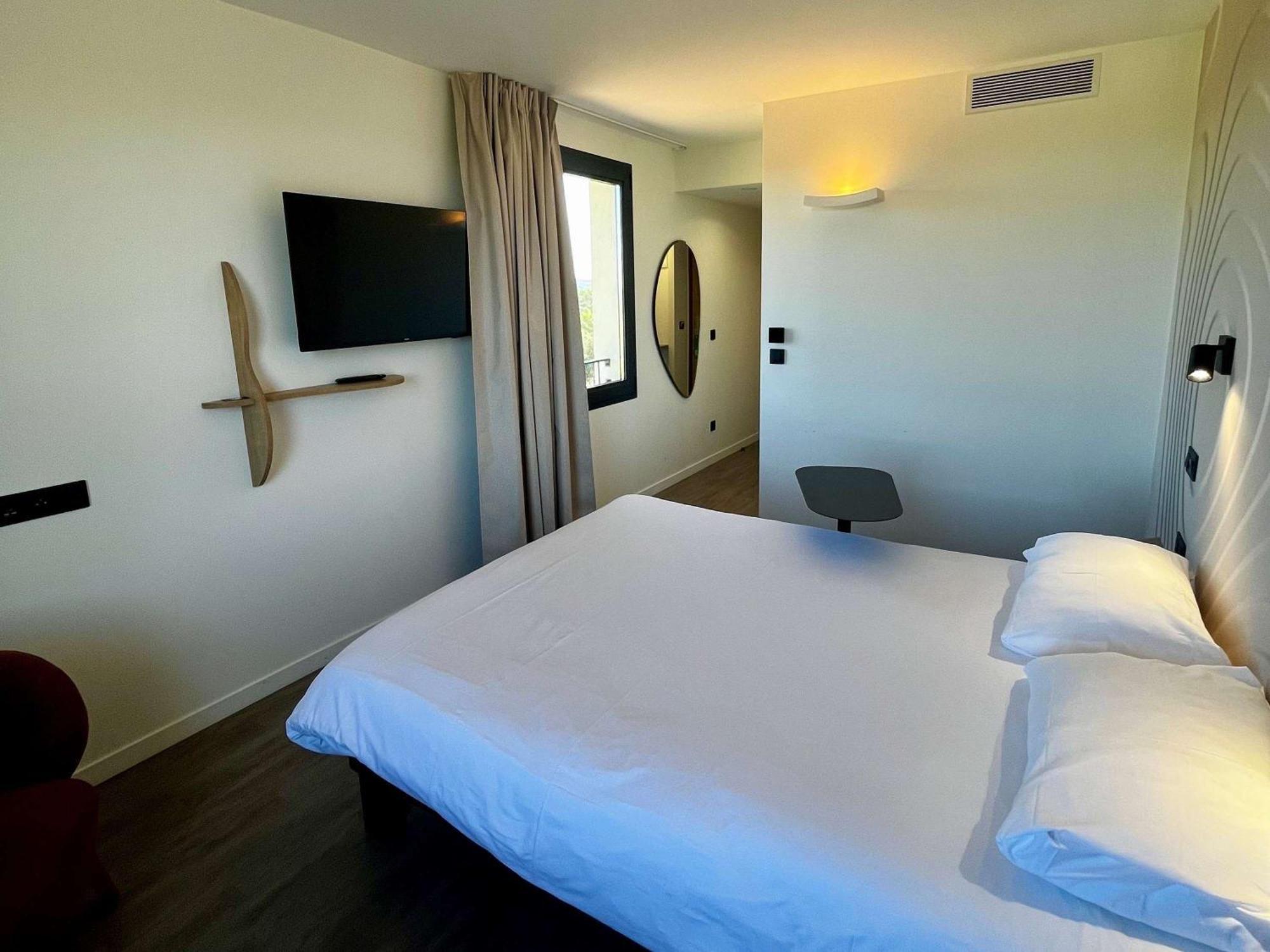Ibis Styles Cabries Aix-En-Provence Tgv Hotell Exteriör bild