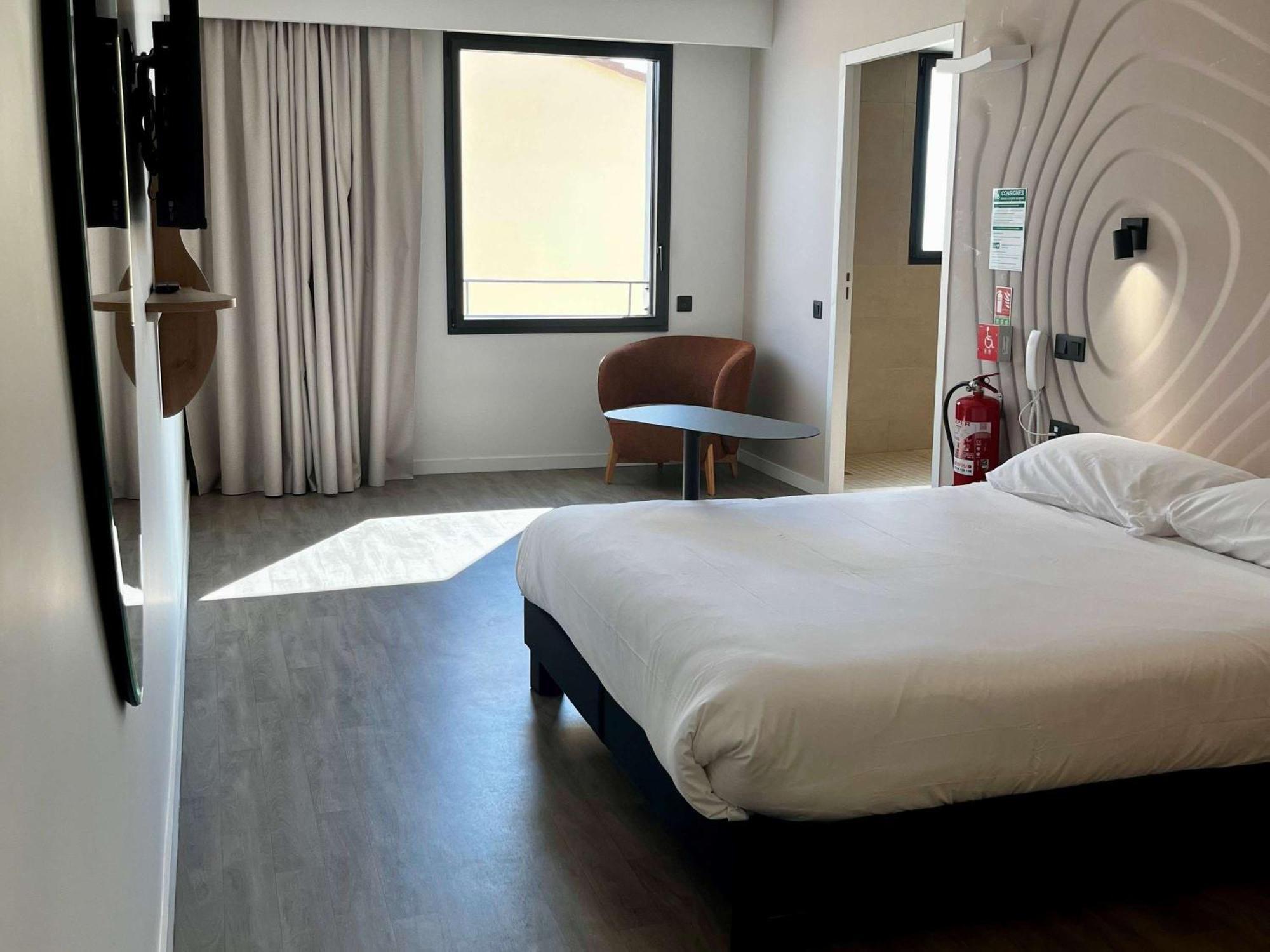 Ibis Styles Cabries Aix-En-Provence Tgv Hotell Exteriör bild