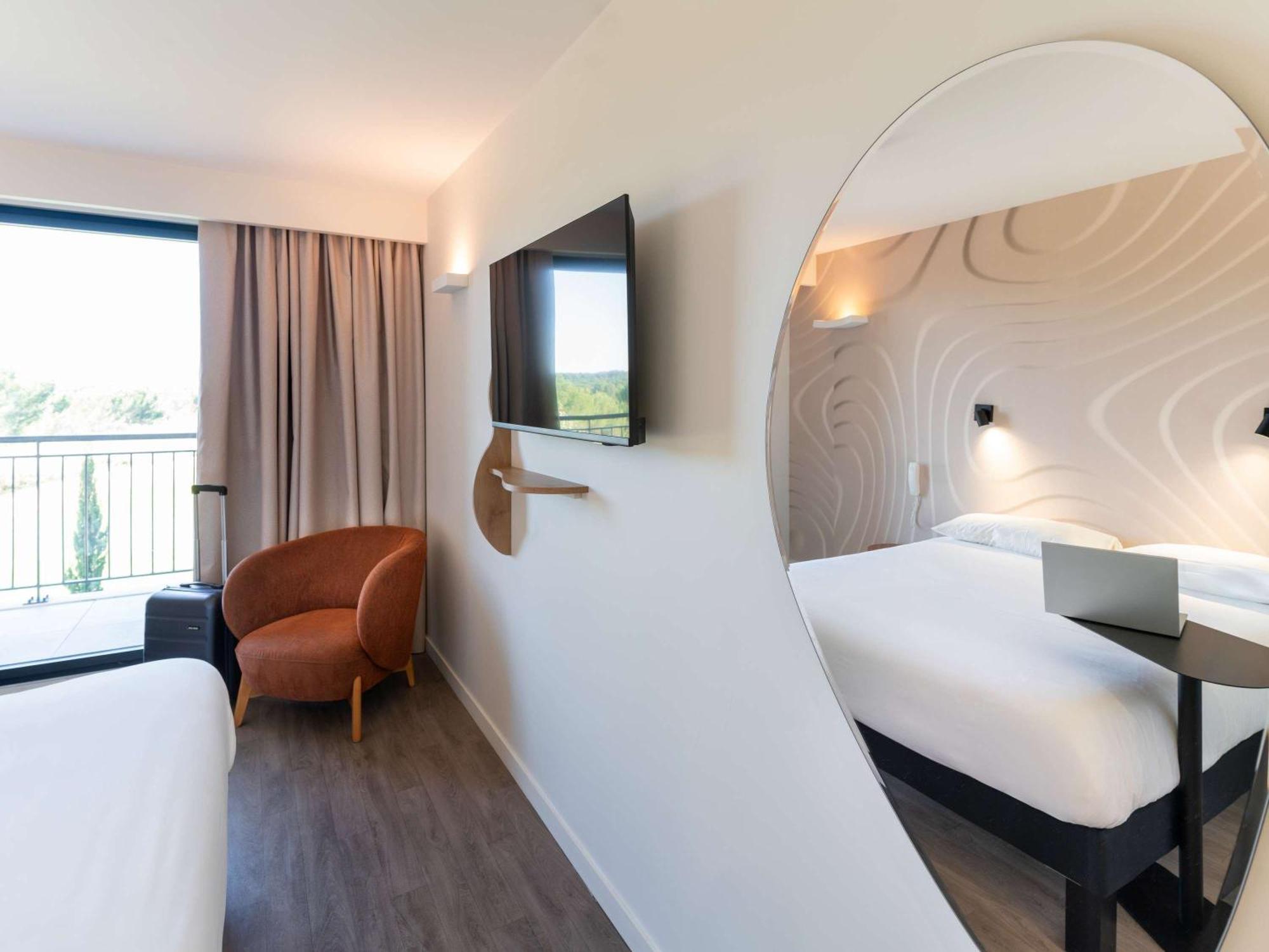 Ibis Styles Cabries Aix-En-Provence Tgv Hotell Exteriör bild